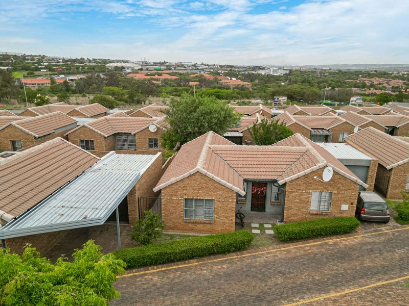 Townhouse For Sale in Halfway Gardens - Photo 2