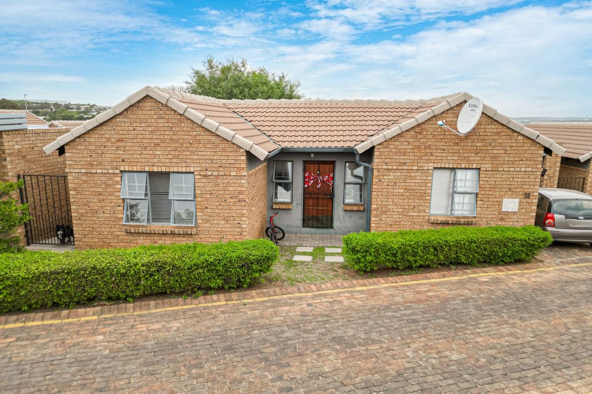 Townhouse For Sale in Halfway Gardens - Photo 4