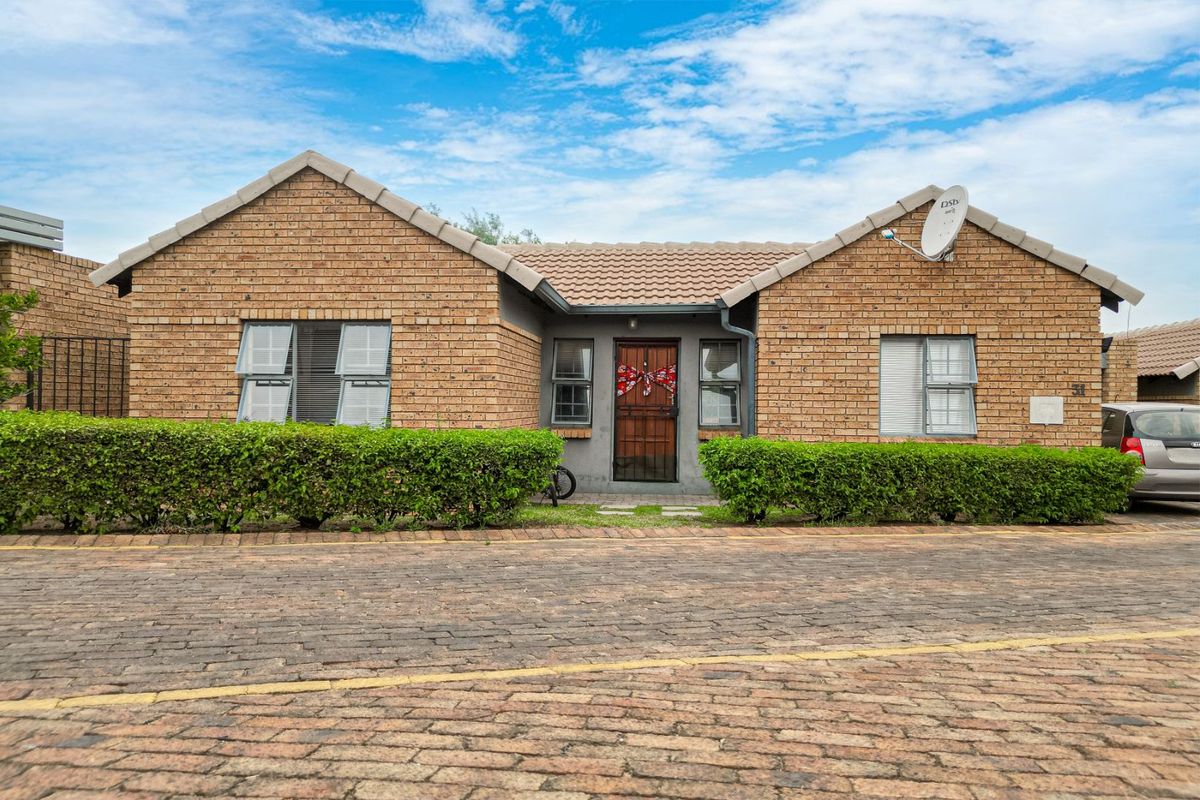 Townhouse For Sale in Halfway Gardens - Photo 3