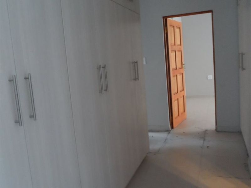 House For Sale in New Park - Photo 7