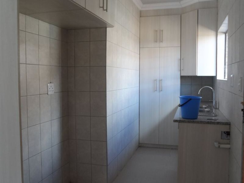 House For Sale in New Park - Photo 6