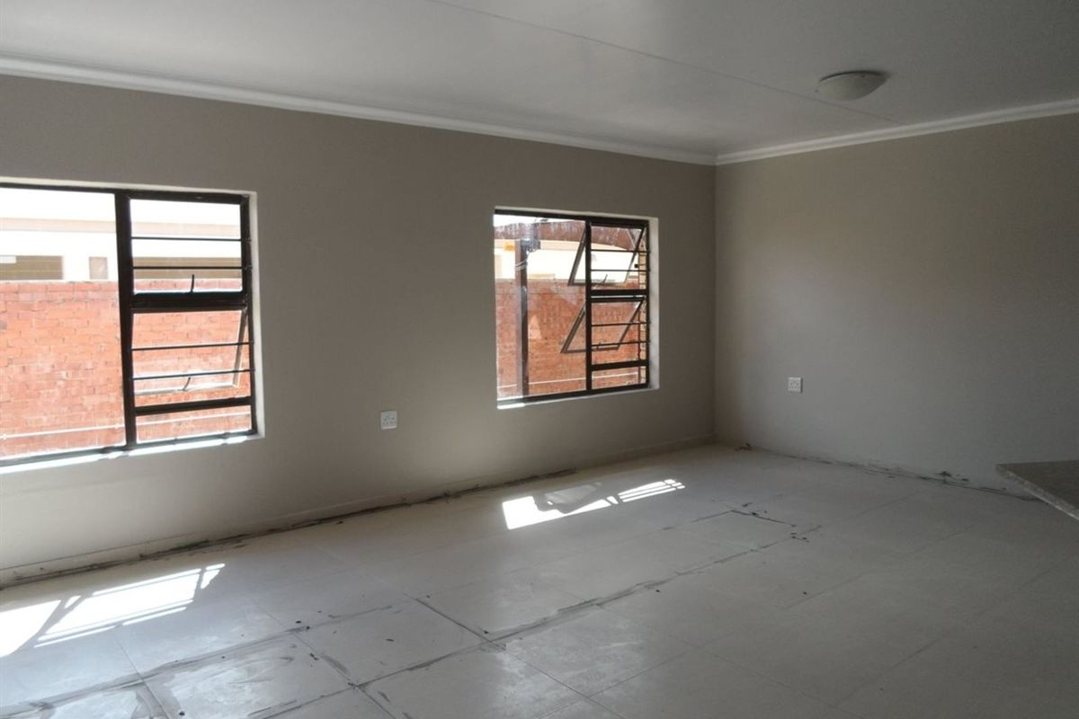 House For Sale in New Park - Photo 5