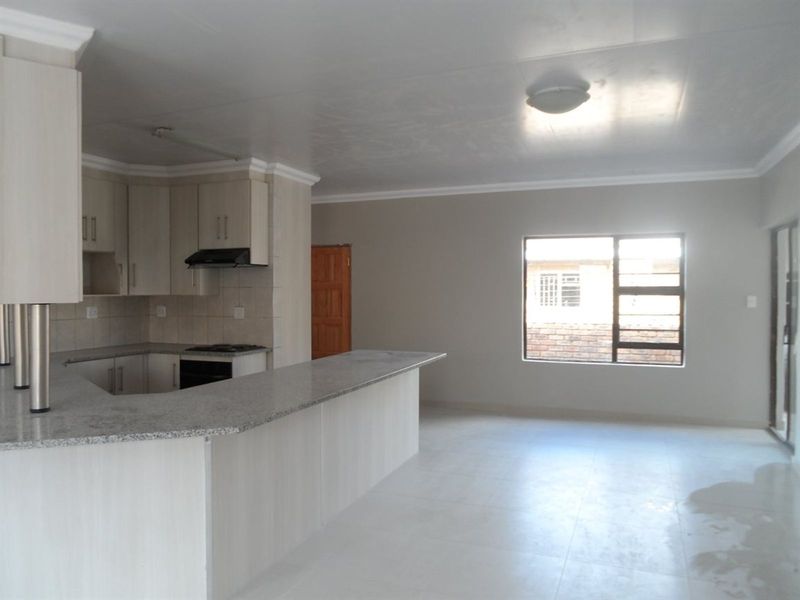 House For Sale in New Park - Photo 3