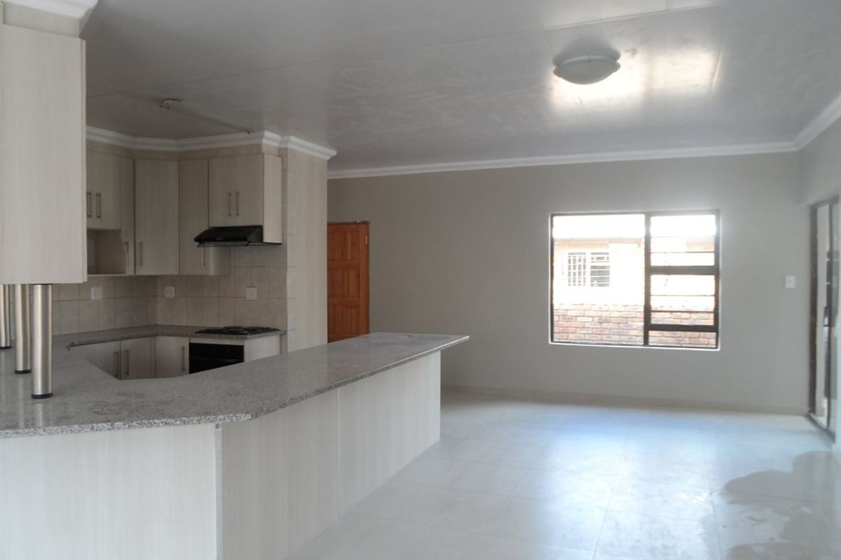 House For Sale in New Park - Photo 3