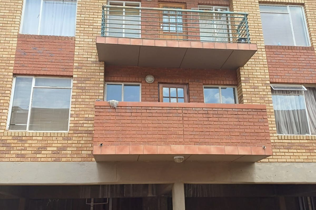 Apartment For Sale in Braamfontein Werf - Photo 2