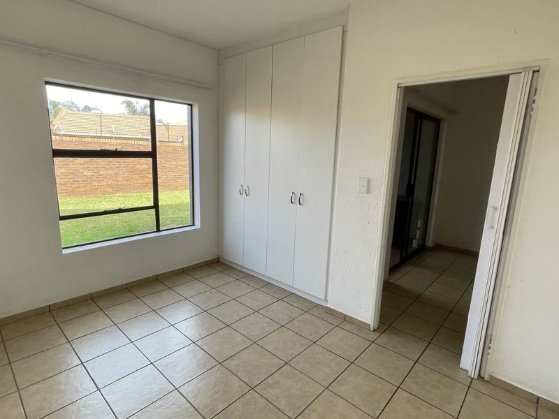 Townhouse For Sale in Bonaero Park - Photo 10