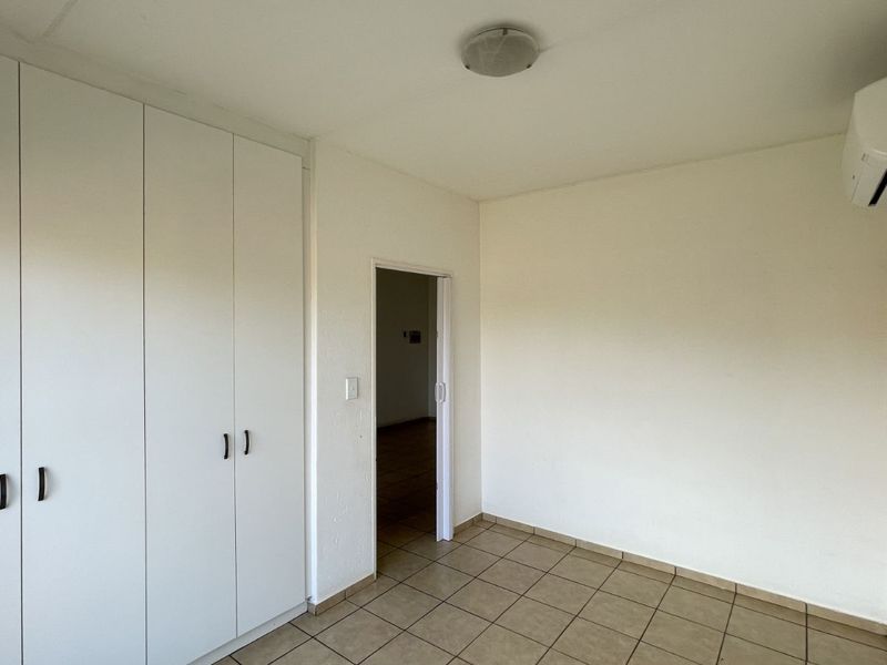 Townhouse For Sale in Bonaero Park - Photo 9