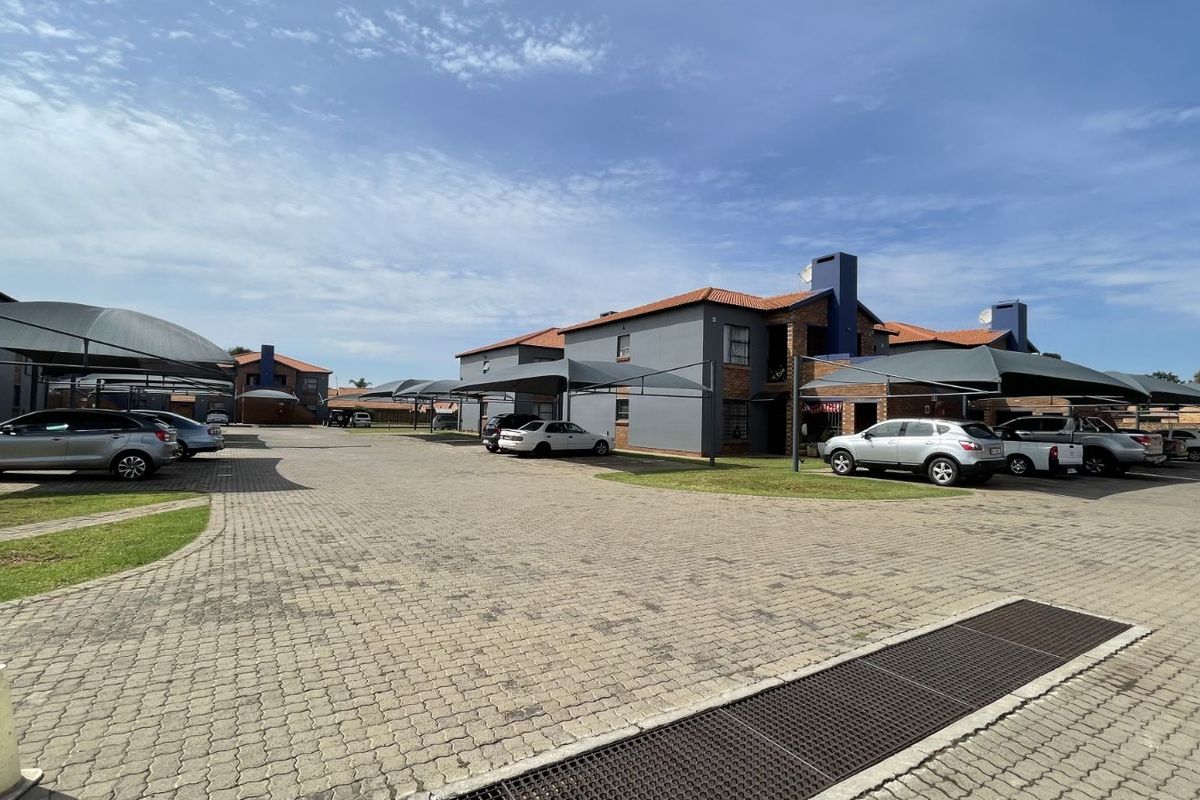 Townhouse For Sale in Bonaero Park - Photo 2