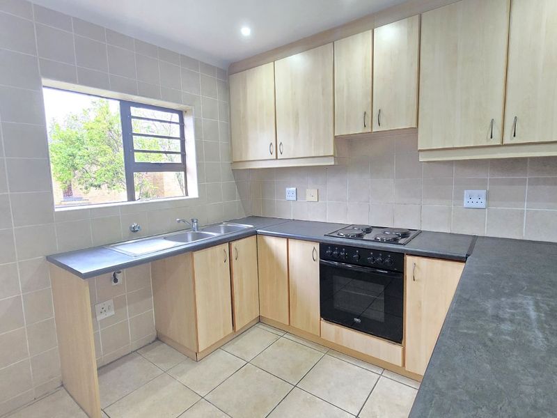 Townhouse For Sale in Fairview Golf Estate - Photo 5