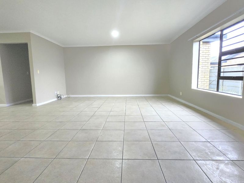 Townhouse For Sale in Fairview Golf Estate - Photo 9