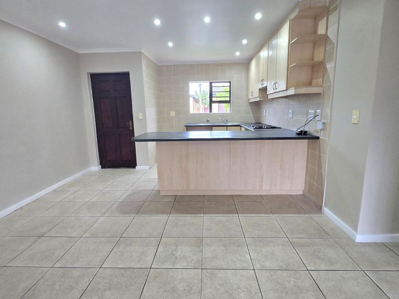Townhouse For Sale in Fairview Golf Estate - Photo 8