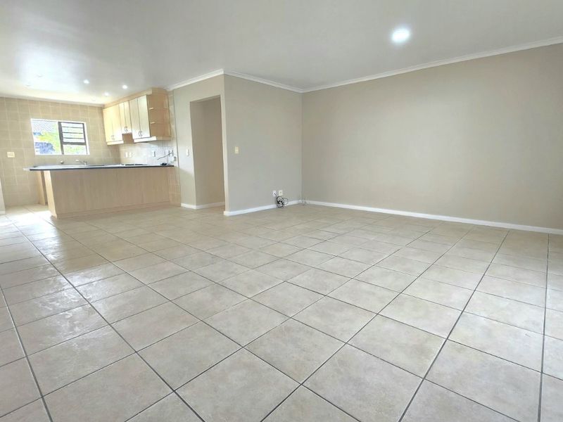 Townhouse For Sale in Fairview Golf Estate - Photo 3