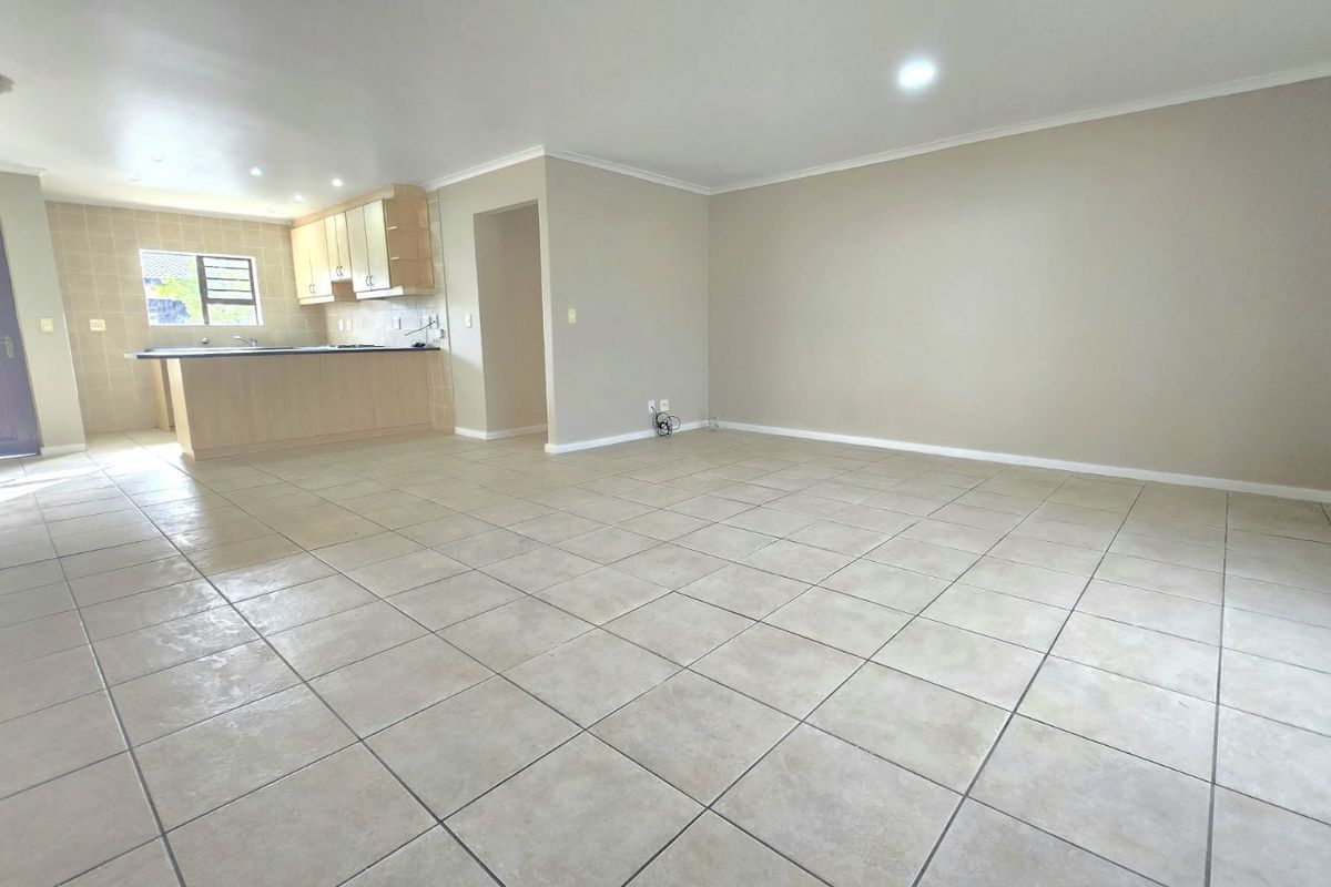 Townhouse For Sale in Fairview Golf Estate - Photo 3