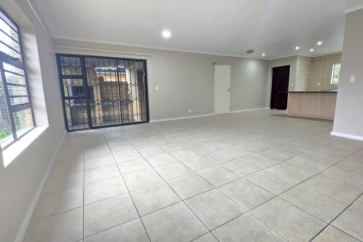 Townhouse For Sale in Fairview Golf Estate - Photo 2