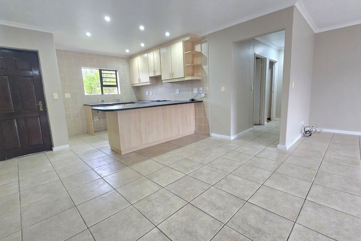 Townhouse For Sale in Fairview Golf Estate - Photo 4