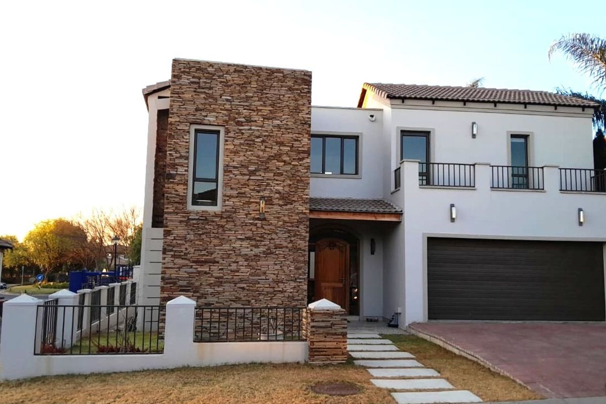House For Sale in Blue Valley Golf Estate - Photo 2