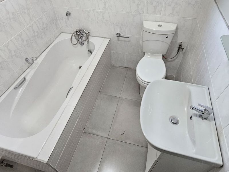 Townhouse For Sale in South Ridge - Photo 8