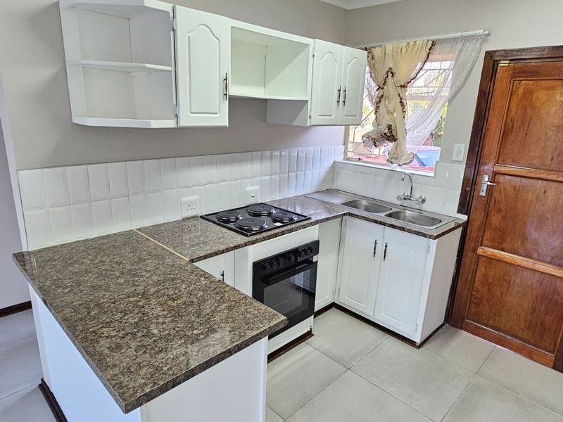 Townhouse For Sale in South Ridge - Photo 7