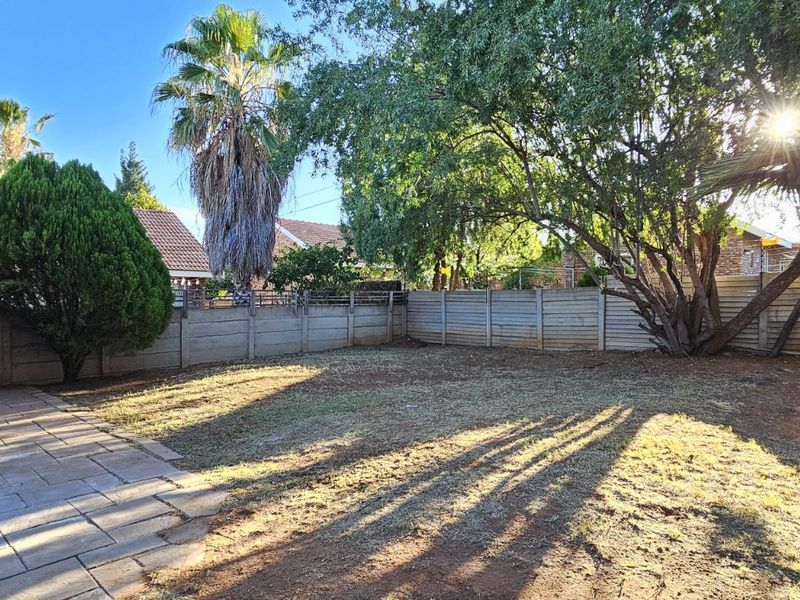 Townhouse For Sale in South Ridge - Photo 2