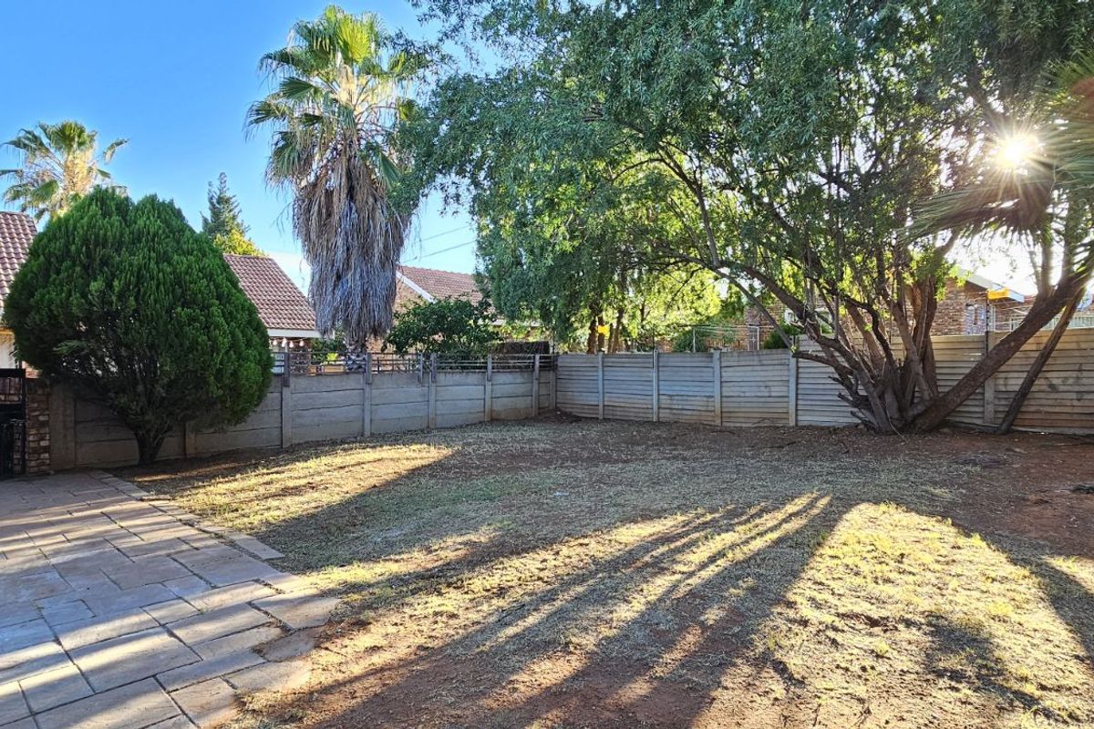 Townhouse For Sale in South Ridge - Photo 2