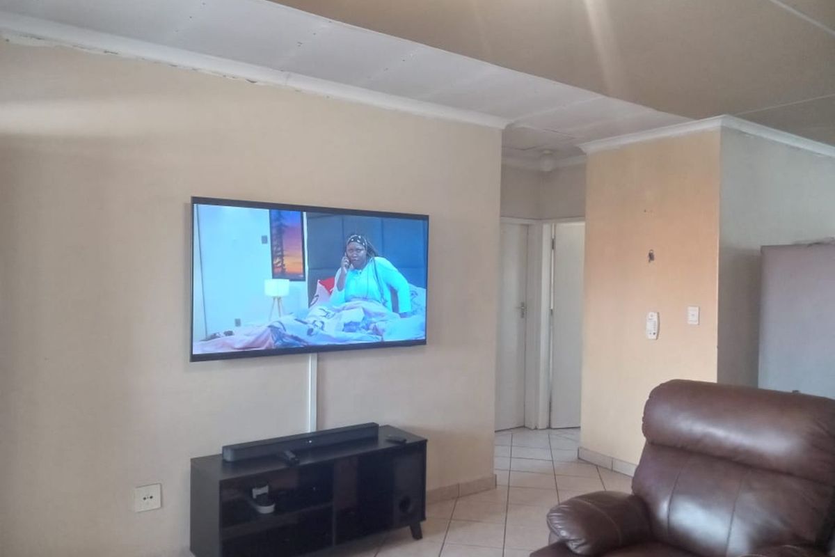 Apartment For Sale in Proclamation Hill - Photo 2