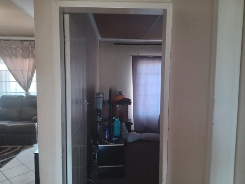 Apartment For Sale in Proclamation Hill - Photo 5