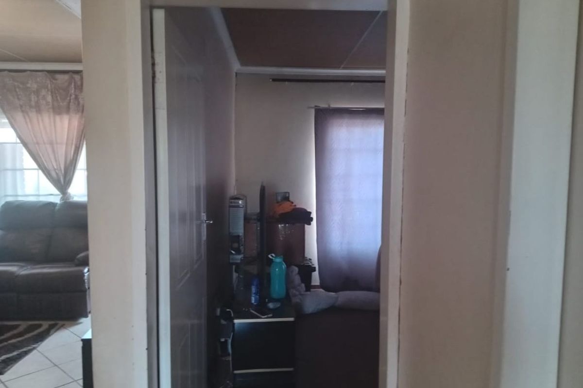 Apartment For Sale in Proclamation Hill - Photo 5