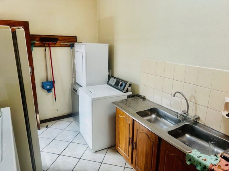 House For Sale in Sunset Park - Photo 2