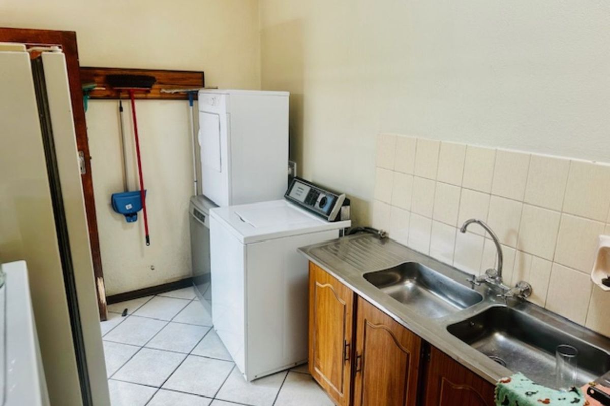 House For Sale in Sunset Park - Photo 2