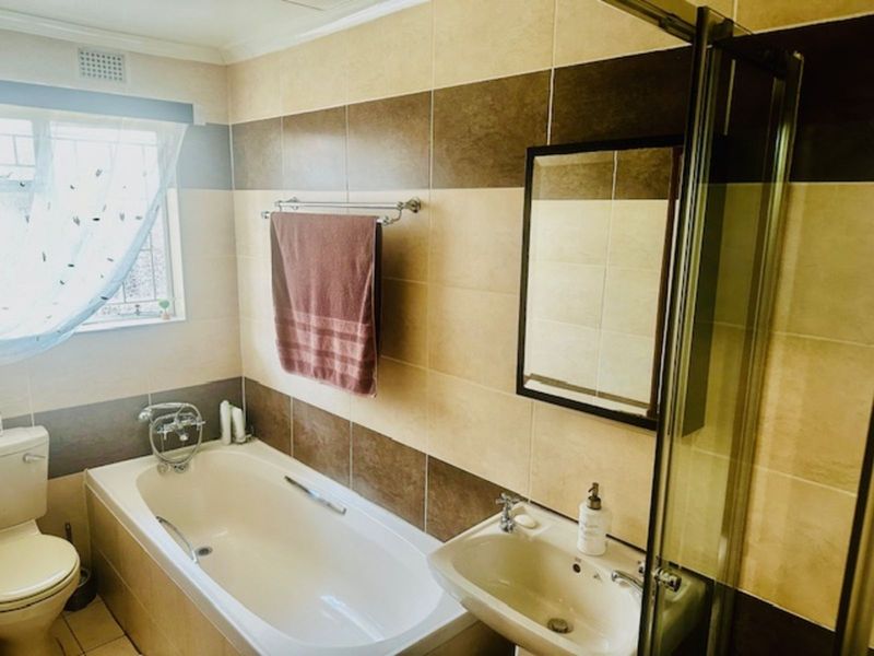 House For Sale in Sunset Park - Photo 6