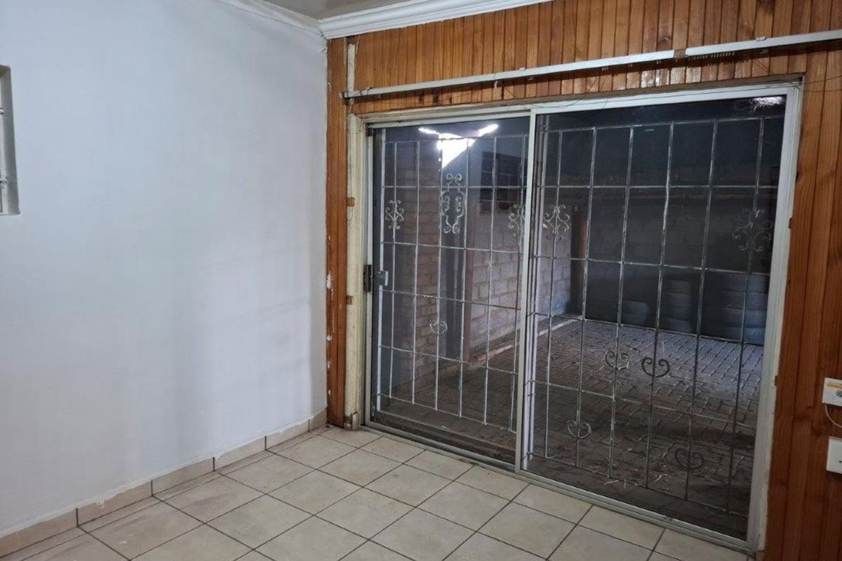 House For Sale in Booysens - Photo 5