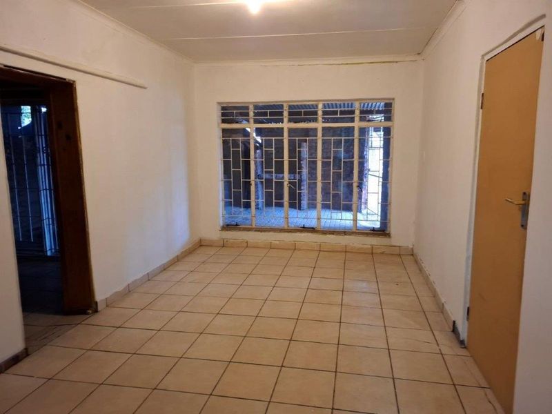 House For Sale in Booysens - Photo 4
