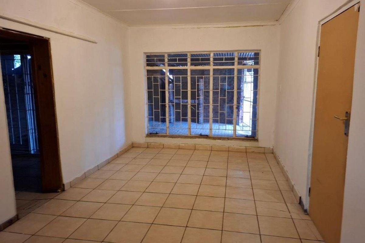 House For Sale in Booysens - Photo 4