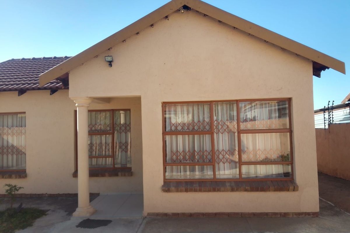 House For Sale in Mahlasedi Park - Photo 2