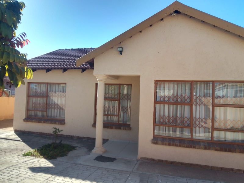 House For Sale in Mahlasedi Park - Photo 3