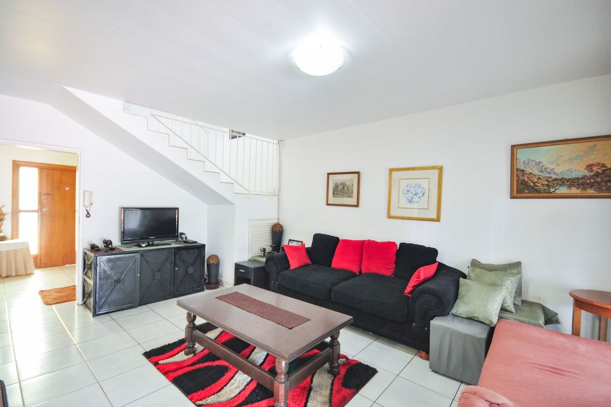 Townhouse For Sale in Constantia Park - Photo 4