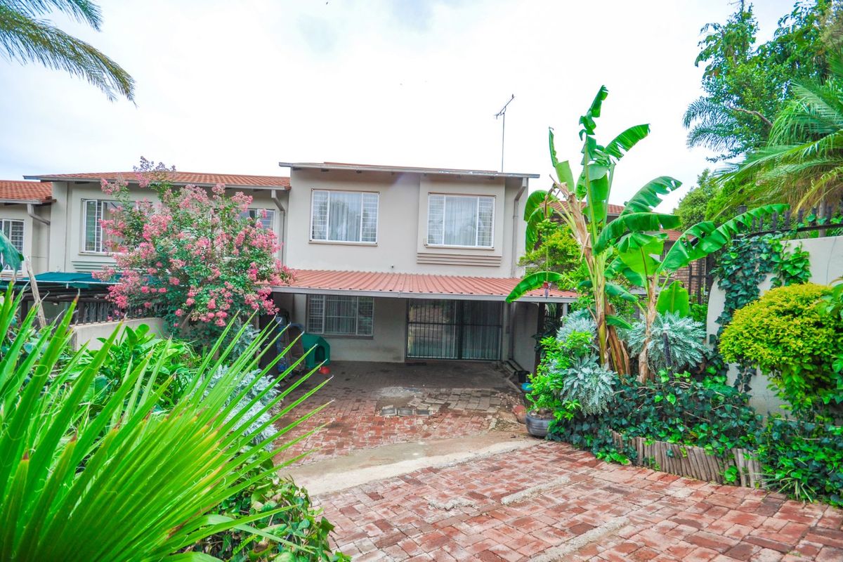 Townhouse For Sale in Constantia Park - Photo 3