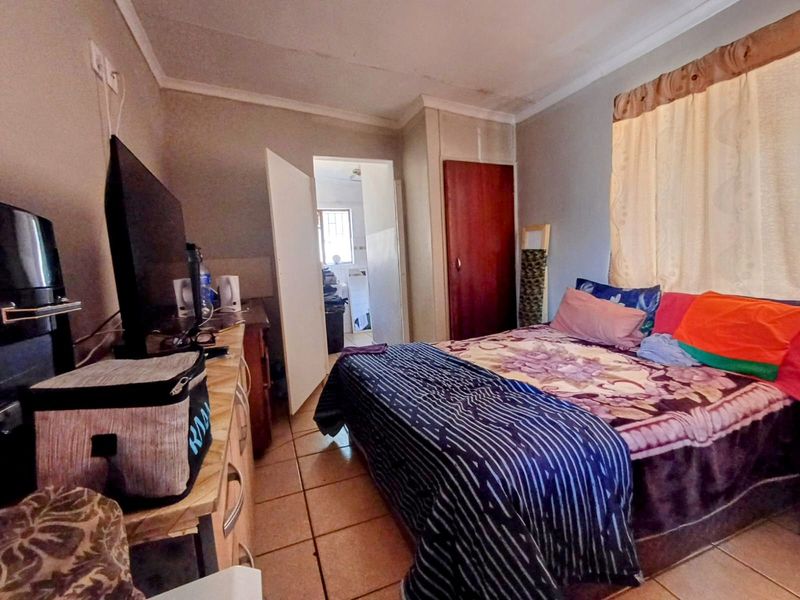 House For Sale in Orkney Central - Photo 4