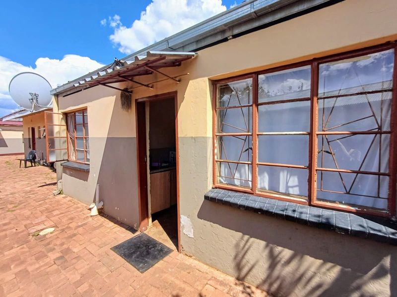 House For Sale in Orkney Central - Photo 2