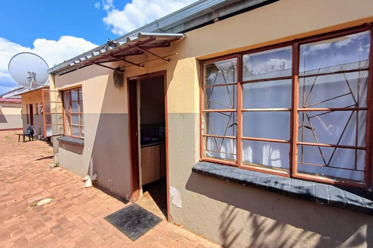 House For Sale in Orkney Central - Photo 2