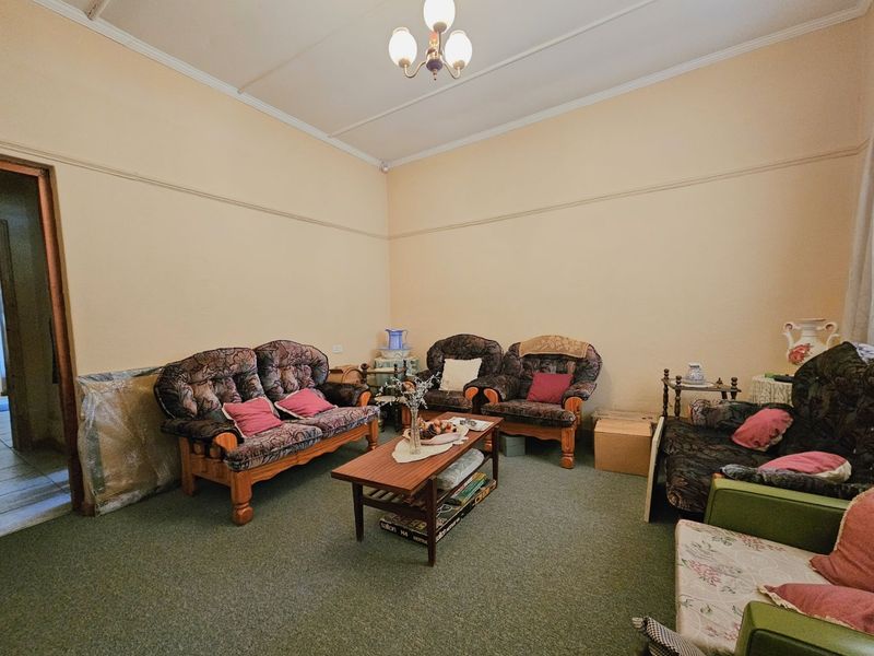 House For Sale in Montagu Central - Photo 2