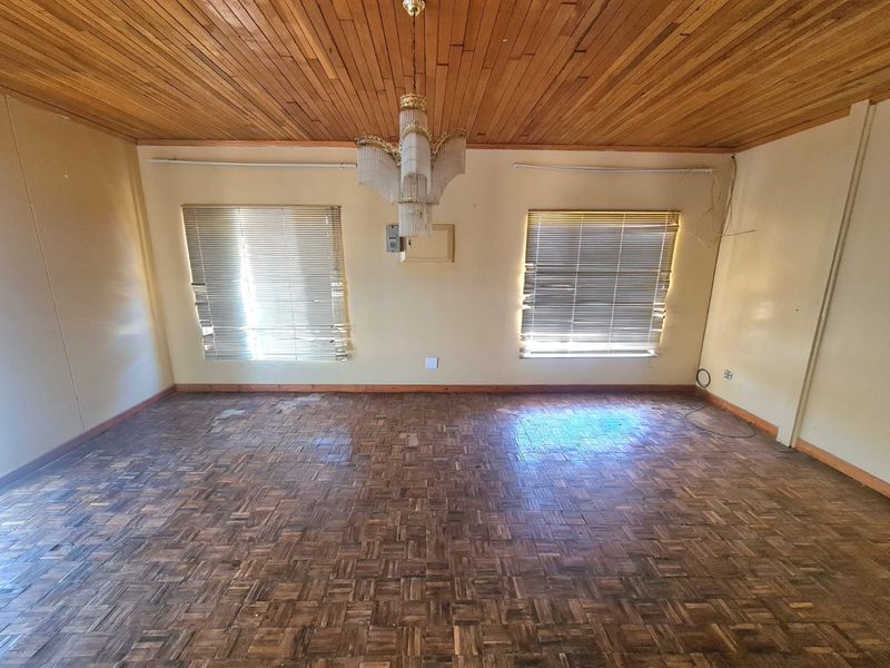 House For Sale in Roodepan - Photo 4