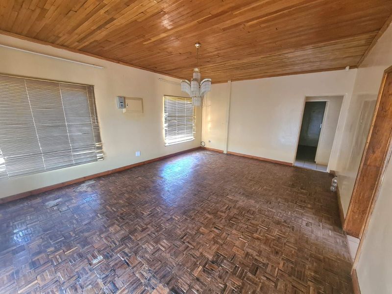 House For Sale in Roodepan - Photo 2