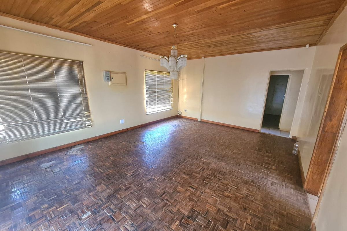 House For Sale in Roodepan - Photo 2