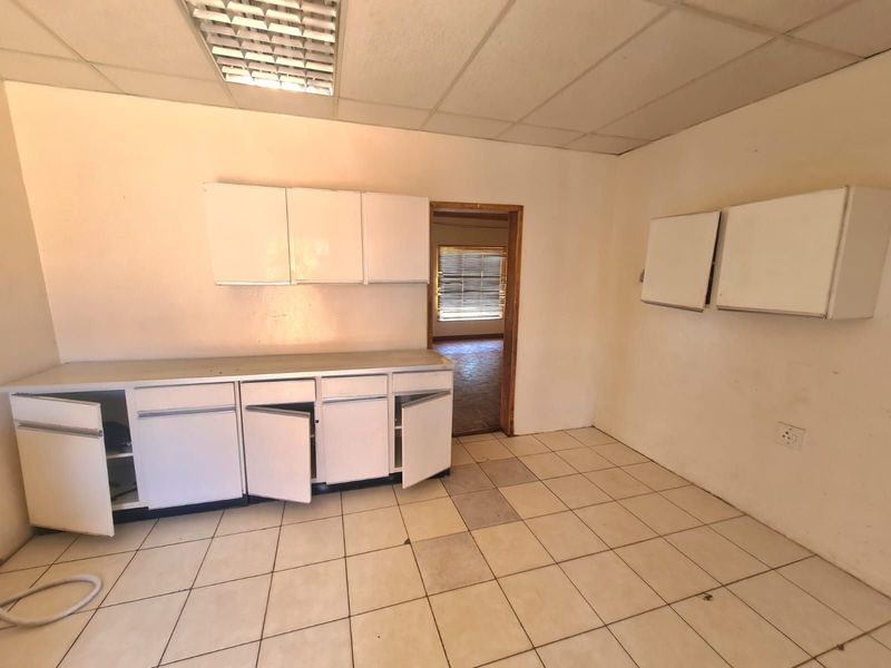 House For Sale in Roodepan - Photo 6