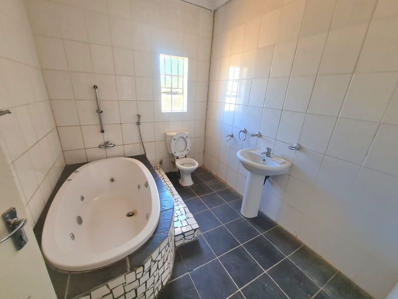 House For Sale in Roodepan - Photo 5