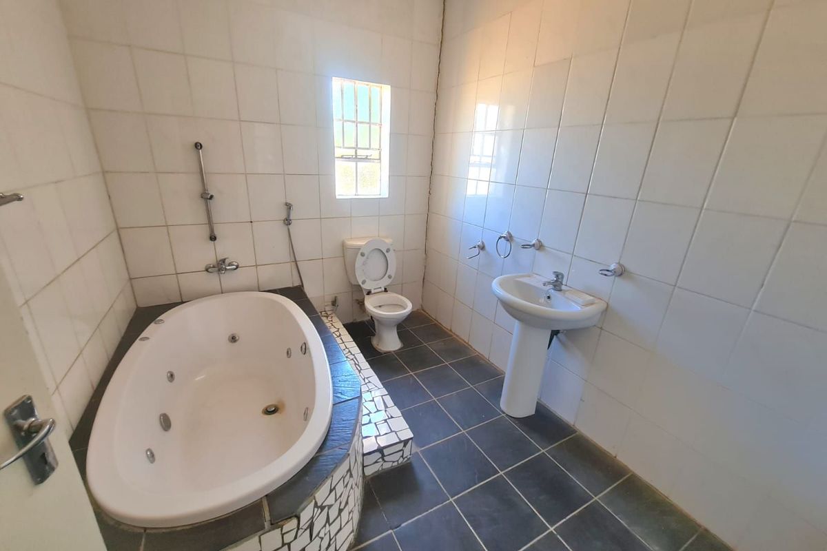 House For Sale in Roodepan - Photo 5