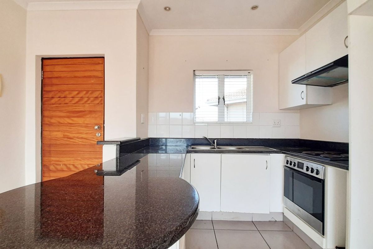 Apartment For Sale in Sheffield Manor - Photo 4