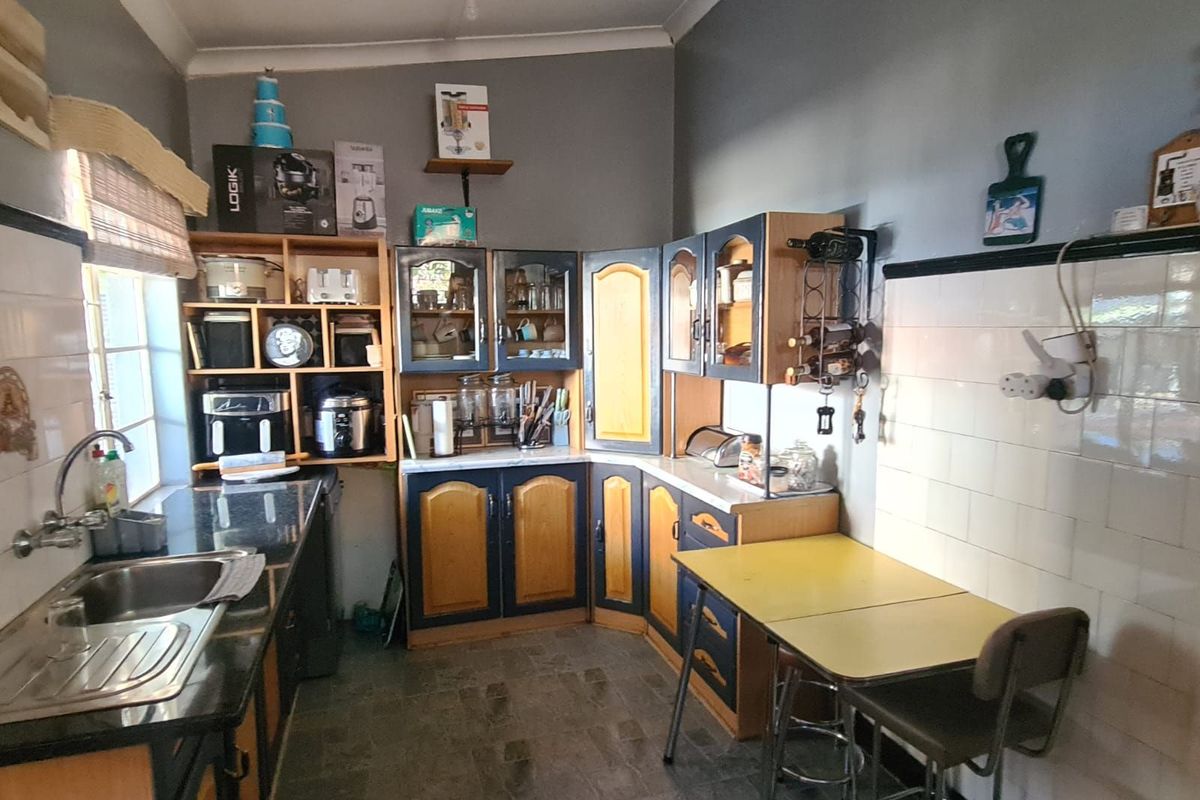 House For Sale in De Beers - Photo 5