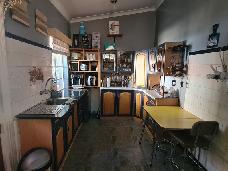 House For Sale in De Beers - Photo 2